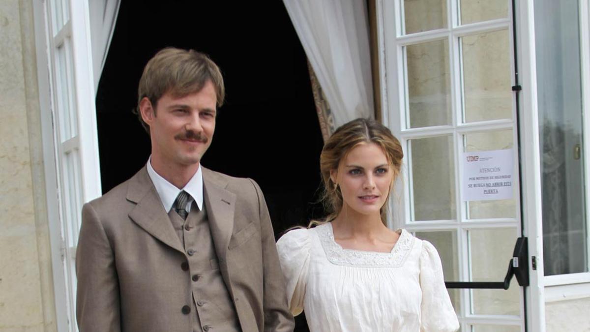 Eloy Azorín y Amaia Salamanca, presentando 'Gran Hotel' en 2011