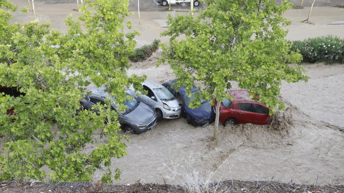 EN IMÁGENES | Así están las calles de Zaragoza por el tormentón de lluvia y granizo