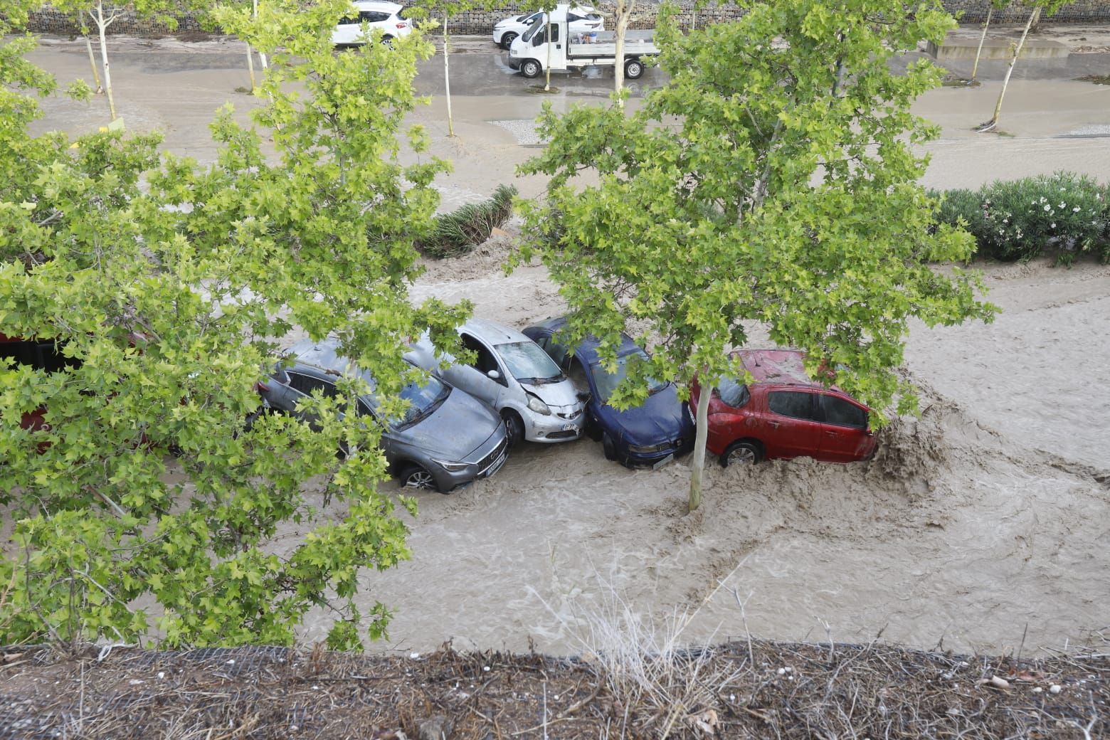 EN IMÁGENES | Así están las calles de Zaragoza por el tormentón de lluvia y granizo