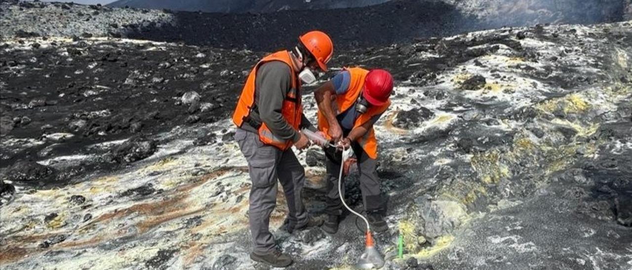 Medición de gases en el volcán de La Palma