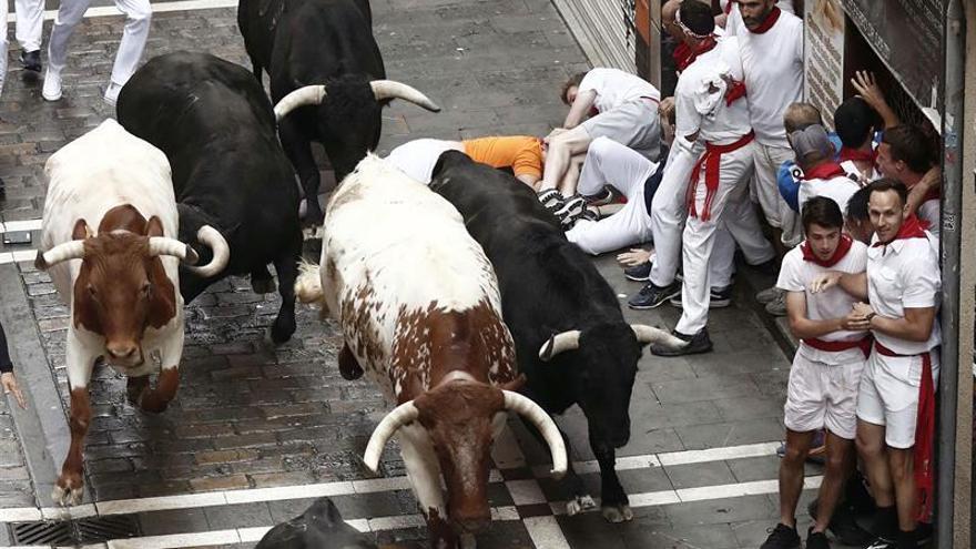 Tres heridos por asta de toro y varios contusionados en el primer encierro de San Fermín