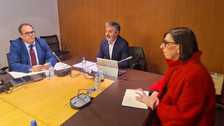 El Gobierno hará un estudio de las necesidades de transporte de las empresas asturianas para fomentar el paso de mercancías por la Variante