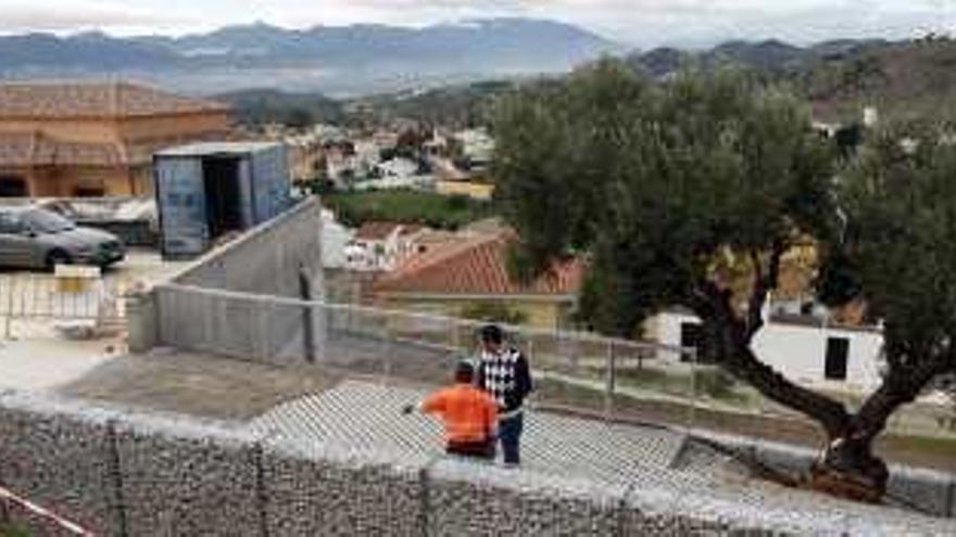 Aspecto de las obras del nuevo mirador en la zona de Salinas.