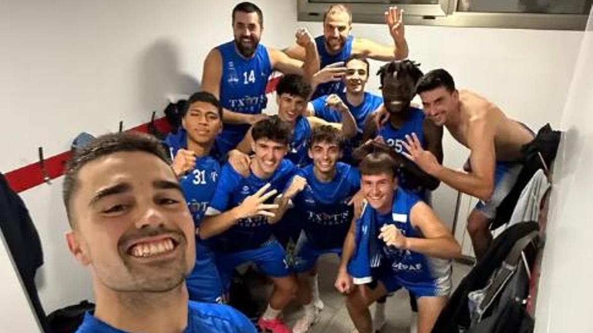 L'Adepaf Txots celebra la victòria.