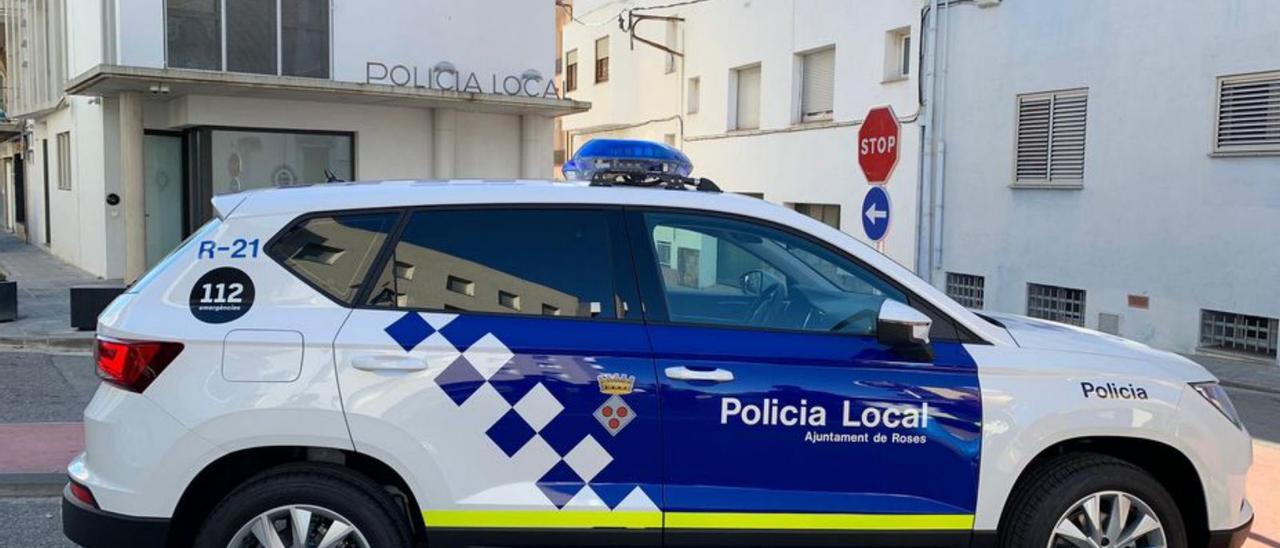 Un dels vehicle patrulla de la Policia Local de Roses