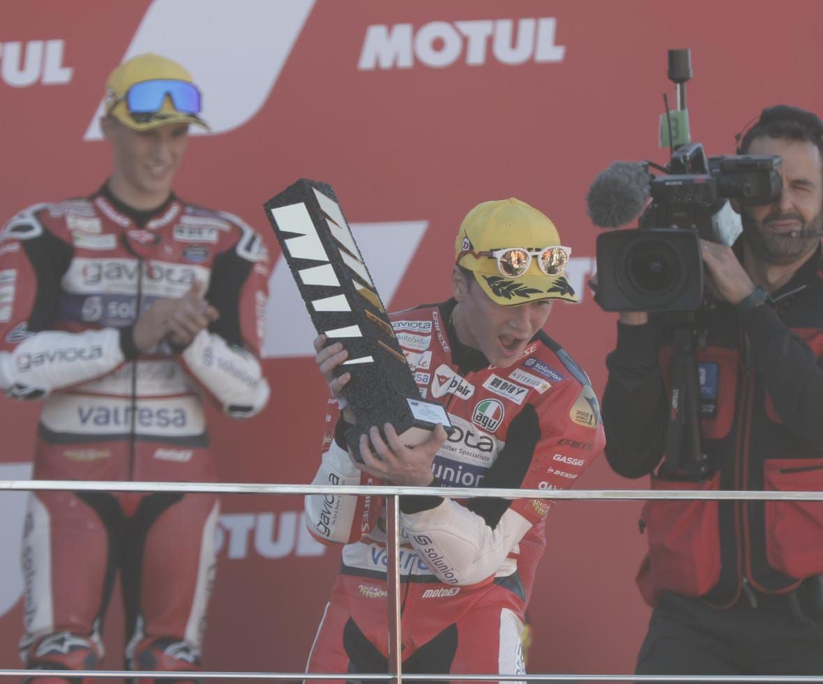 Ambiente en Cheste con las carreras de Moto2 y Moto3