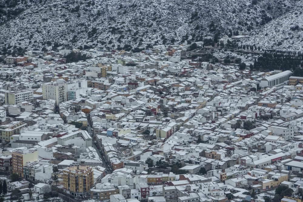 La neu cobreix les comarques alacantines.