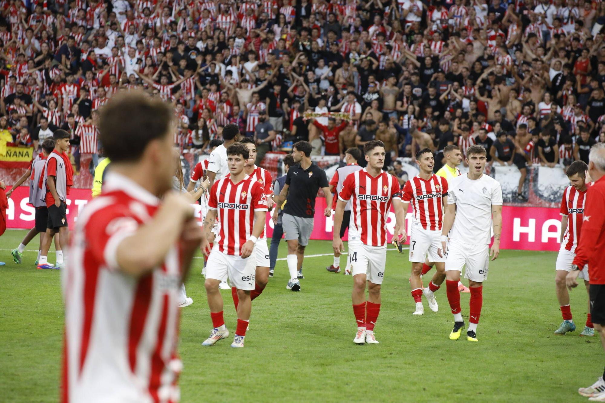 Derbi asturiano: las imágenes del partido entre el Sporting y el Oviedo en El Molinón