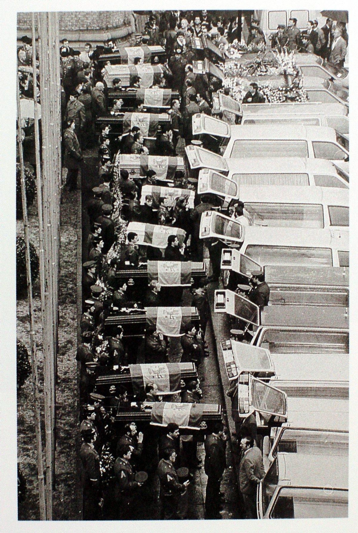 Funeral por la víctima del atentado contra la casa cuartel de la avenida Cataluña.