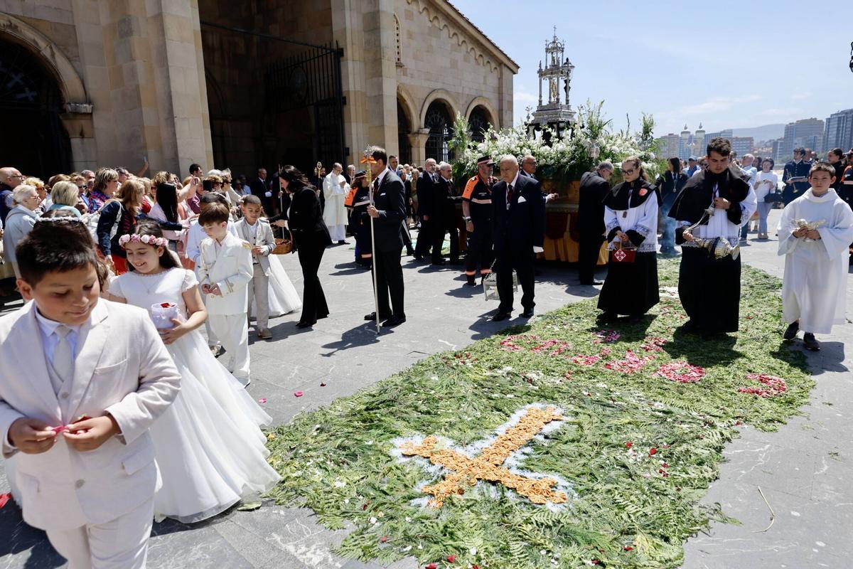 En imágenes: Gijón se anima con el Corpus Christi en plena fiebre por León XIV En imágenes: Gijón se anima con el Corpus Christi en plena fiebre por León XIV