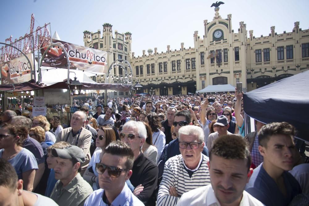 Ambiente fallero en las calles de València