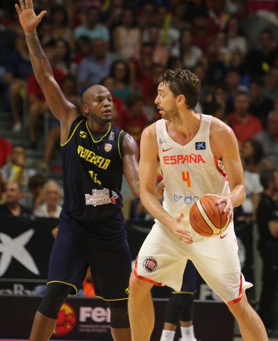 La selección vence a Venezuela en su último amistoso en España a nueve días del Eurobásket, con Pau y Marc campando a sus anchas y liderando al equipo de Scariolo en Málaga: 90-62