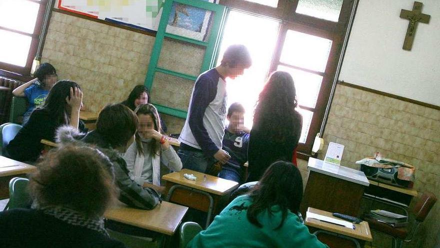 Alumnos en un aula de un centro de enseñanza católico.