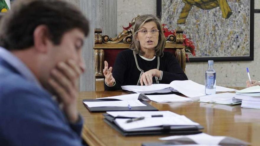 La alcaldesa de Forcarei, durante el pleno en que se aprobó el presupuesto de 2016. // Bernabé/Javier Lalín