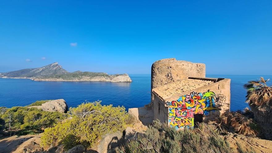 Ataque contra el patrimonio: Dos torres de defensa de Andratx sufren pintadas en una semana