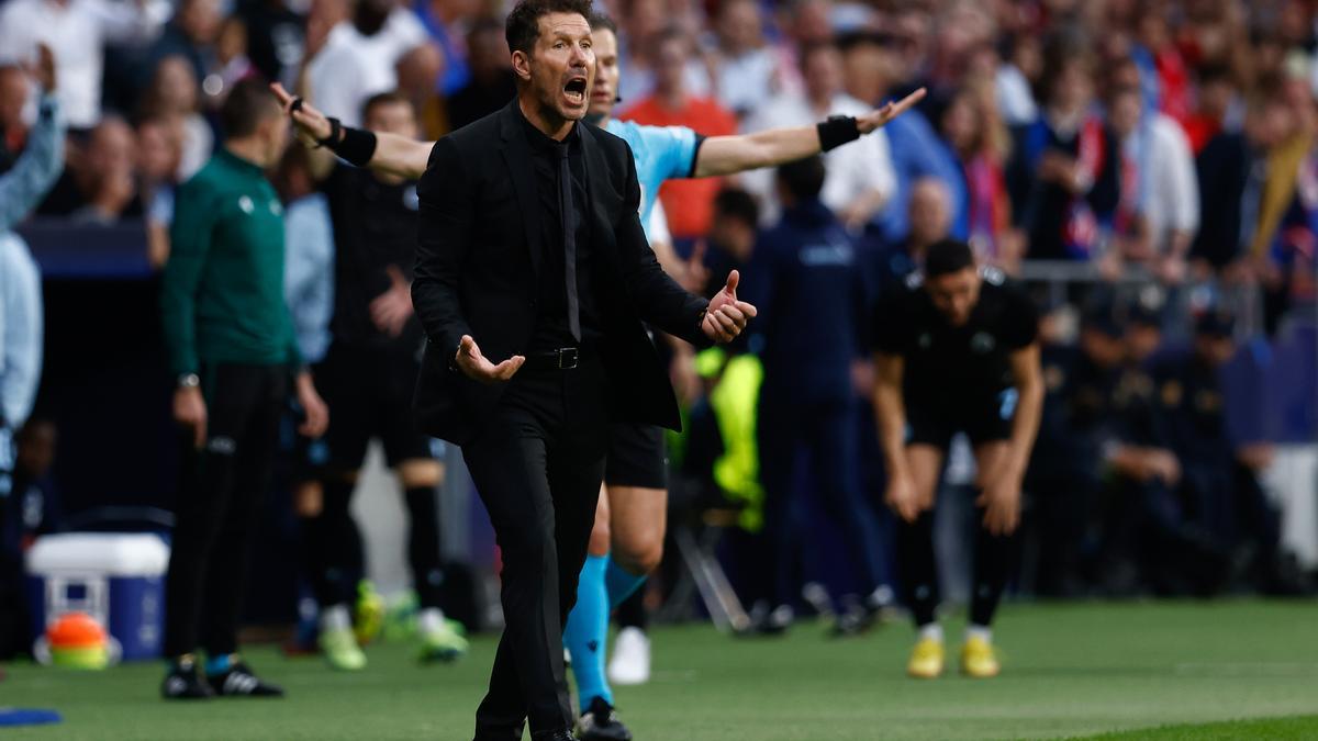 Simeone, dirigiendo el partido ante el Brujas