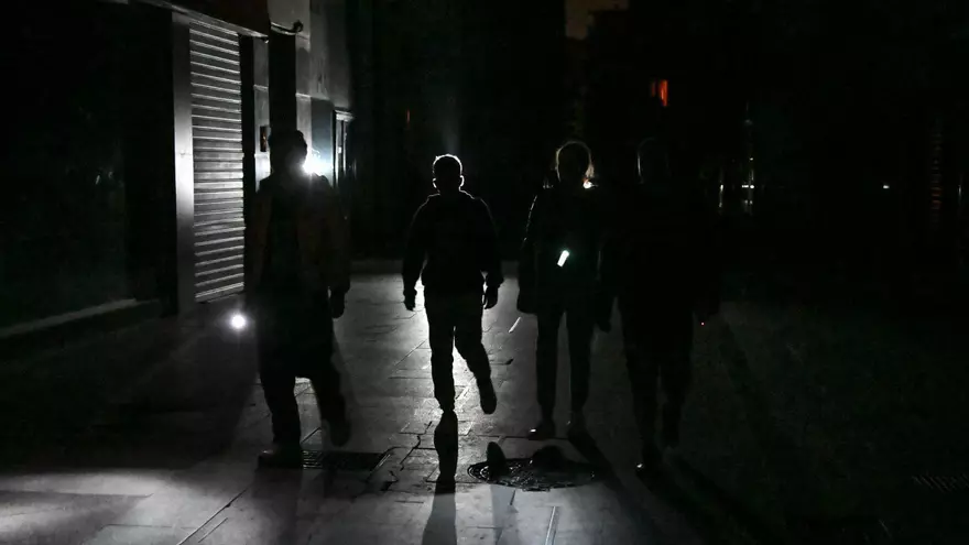 El Gobierno de España sin luces