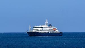 A general view of the cruise ship MV Hondius stationary off the port of Praia, the capital of Cape Verde, on May 3, 2025. An outbreak of severe acute respiratory illness on board a cruise ship in the Atlantic has left two people dead and a third in intensive care in Johannesburg, South Africas health ministry told AFP on May 3, 2025. The outbreak occurred on the MV Hondius, travelling from Ushuaia in Argentina to Cape Verde. The patient being treated in Johannesburg tested positive for a hantavirus, a family of viruses that can cause hemorrhagic fever, South African spokesperson Foster Mohale said. (Photo by AFP)