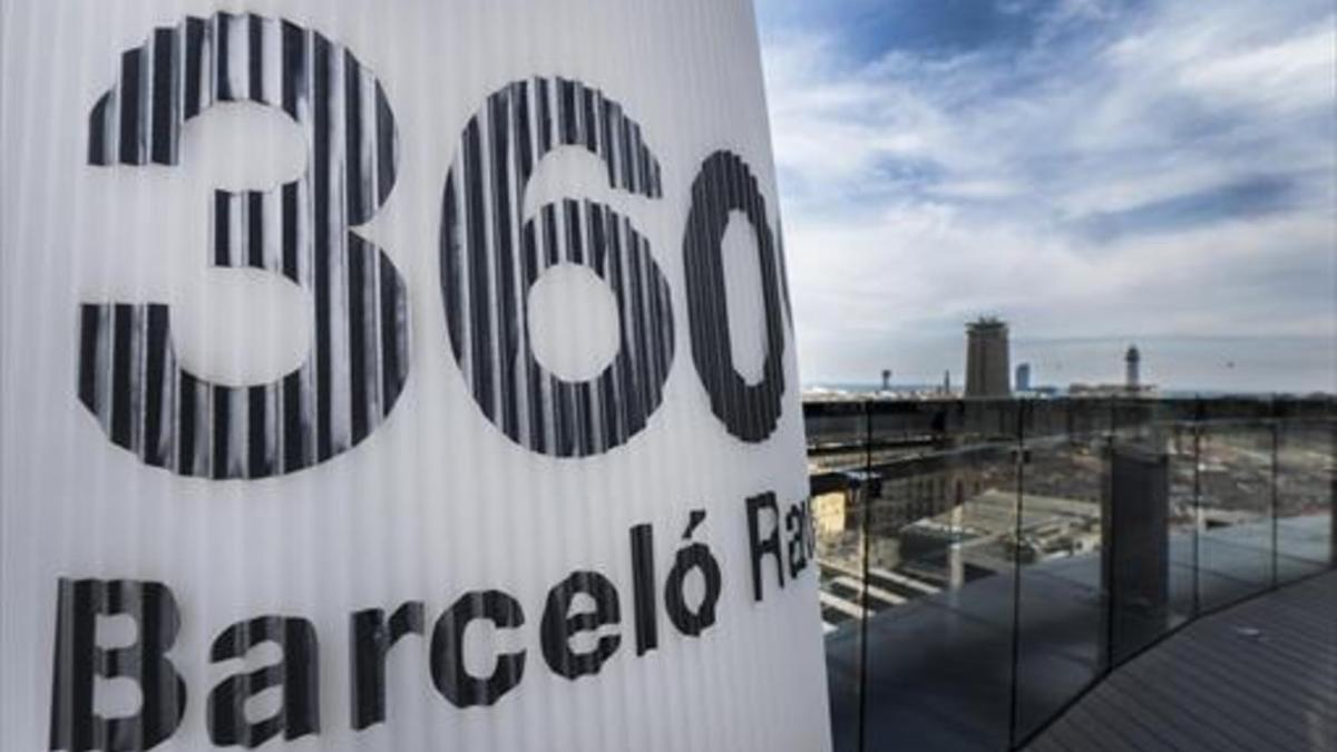 Vistas del puerto de Barcelona desde la terraza del Hotel Barceló Raval.