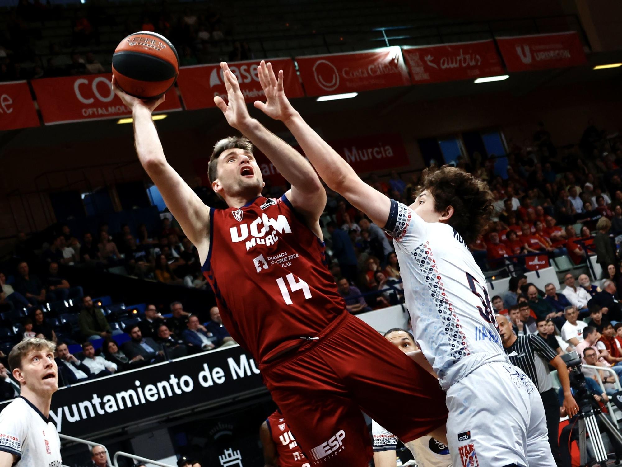 Todas las imágenes del  UCAM Murcia CB contra el Monbus Obradoiro