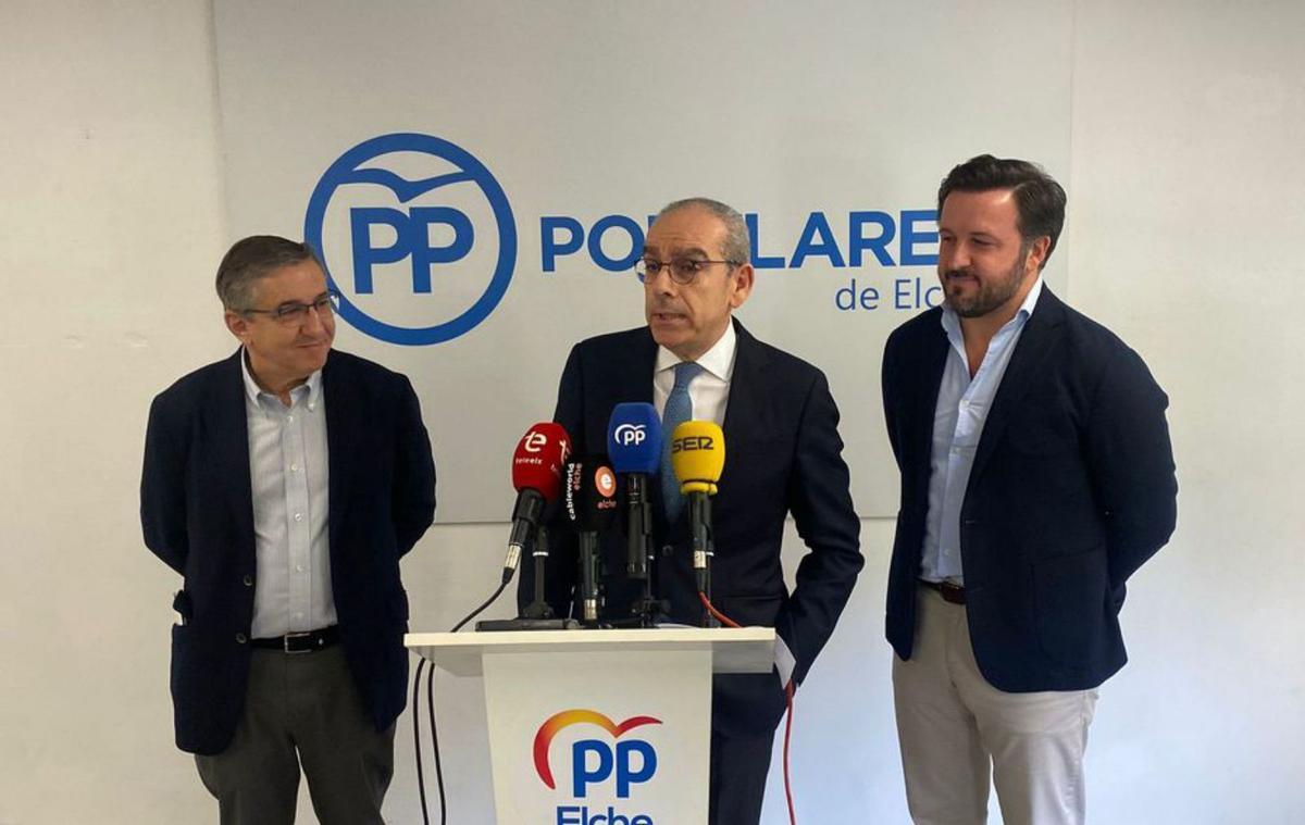 Soler y Ruz, en una comparecencia en el PP de Elche. | INFORMACIÓN