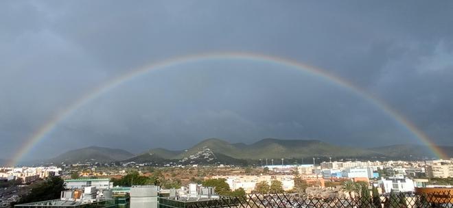 Todas las imágenes del arcoíris sobre Ibiza