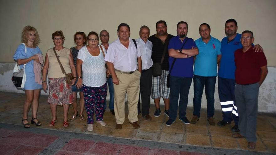 Los miembros de la Plataforma del Hospital de Cieza tras la rueda de prensa.