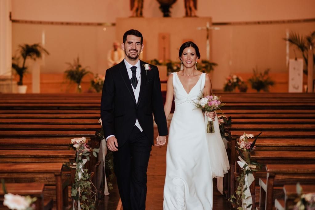 Boda de Meritxell Soler, corte de honor 2018, y el delegado del Joventut de Badalona, Adrià Delgado