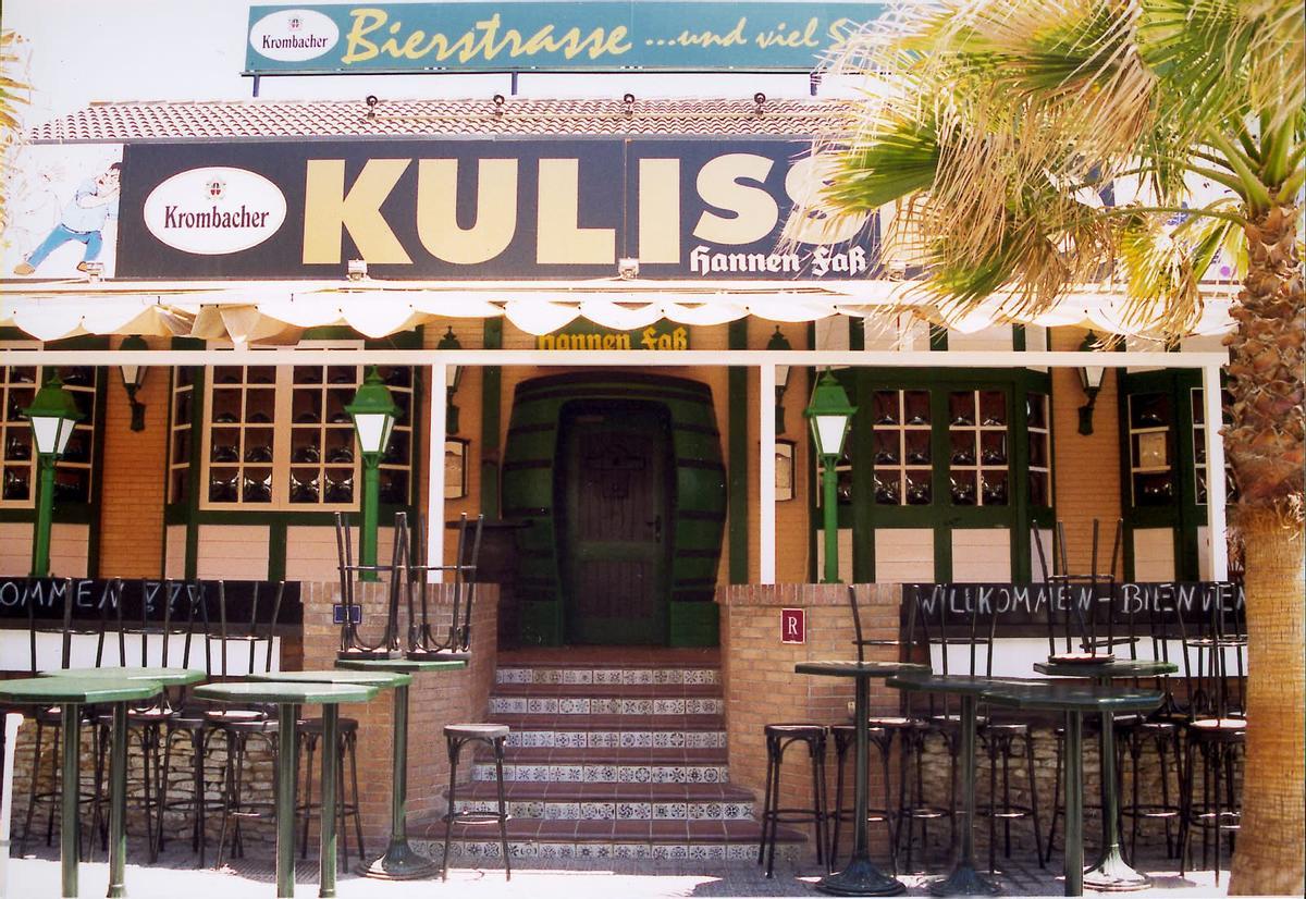 Die Kulisse war früher eine deutsche Kneipe.