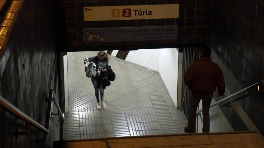 El tripartito y Ciudadanos instan al Consell a establecer un servicio de metro nocturno