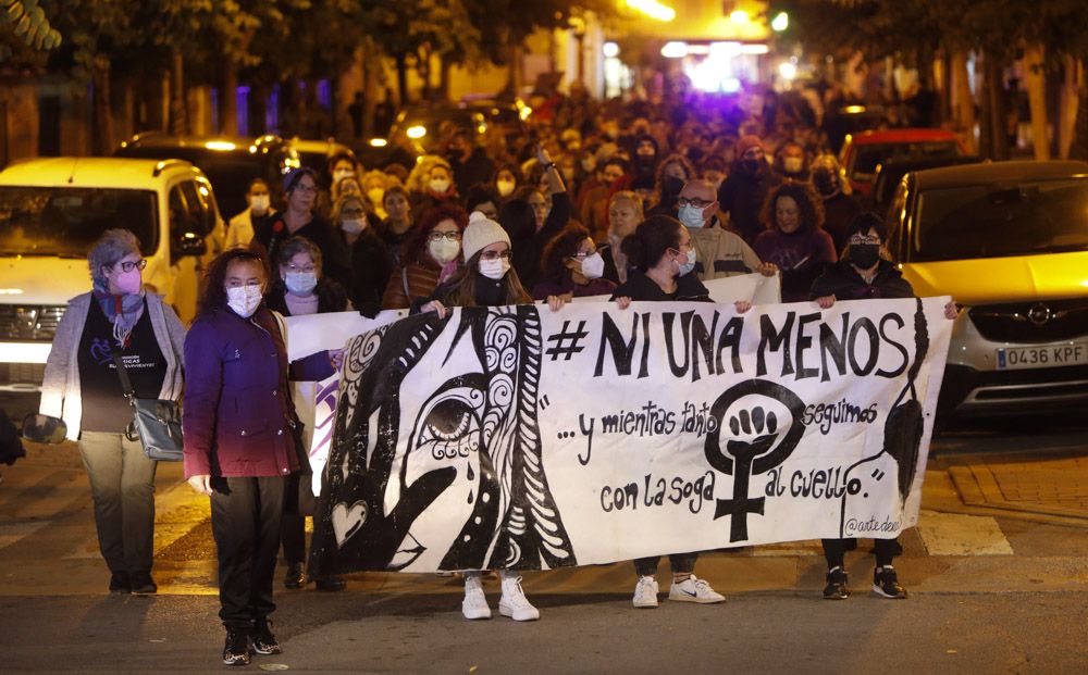 Manifestación en las calles del Port de Sagunt, el 25N contra la violencia machista.