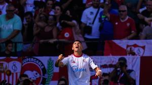 Alexis Sánchez celebrando su gol ante el Barça