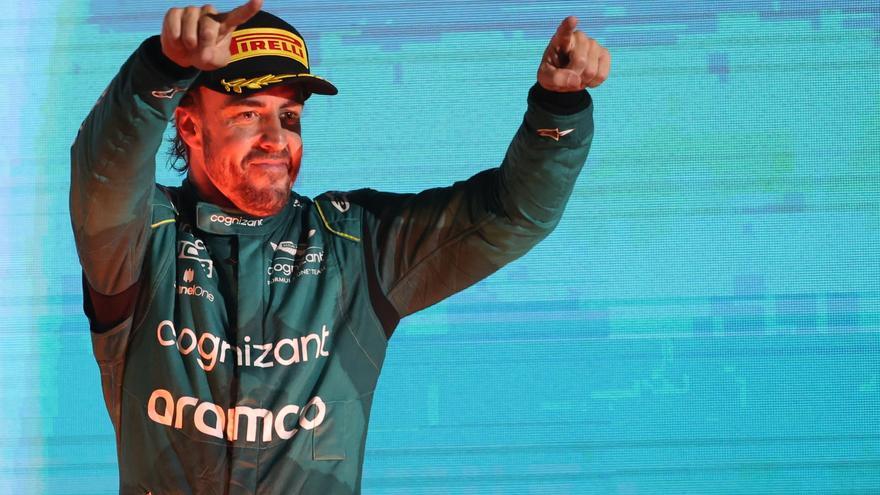Alonso arranca en el podio en Bahrein