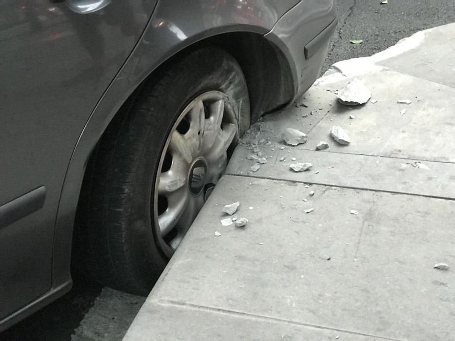 Colisión entre un coche y una guagua en Mesa y López