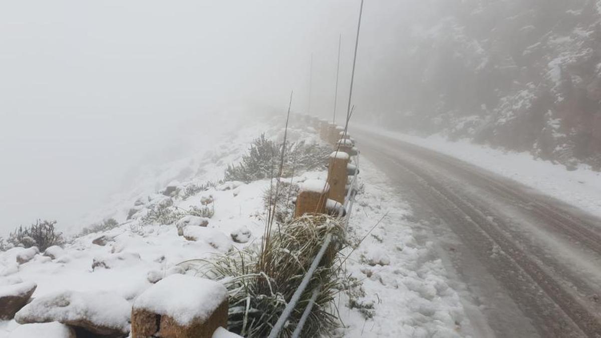 Nieve en la carretera del Puig Major