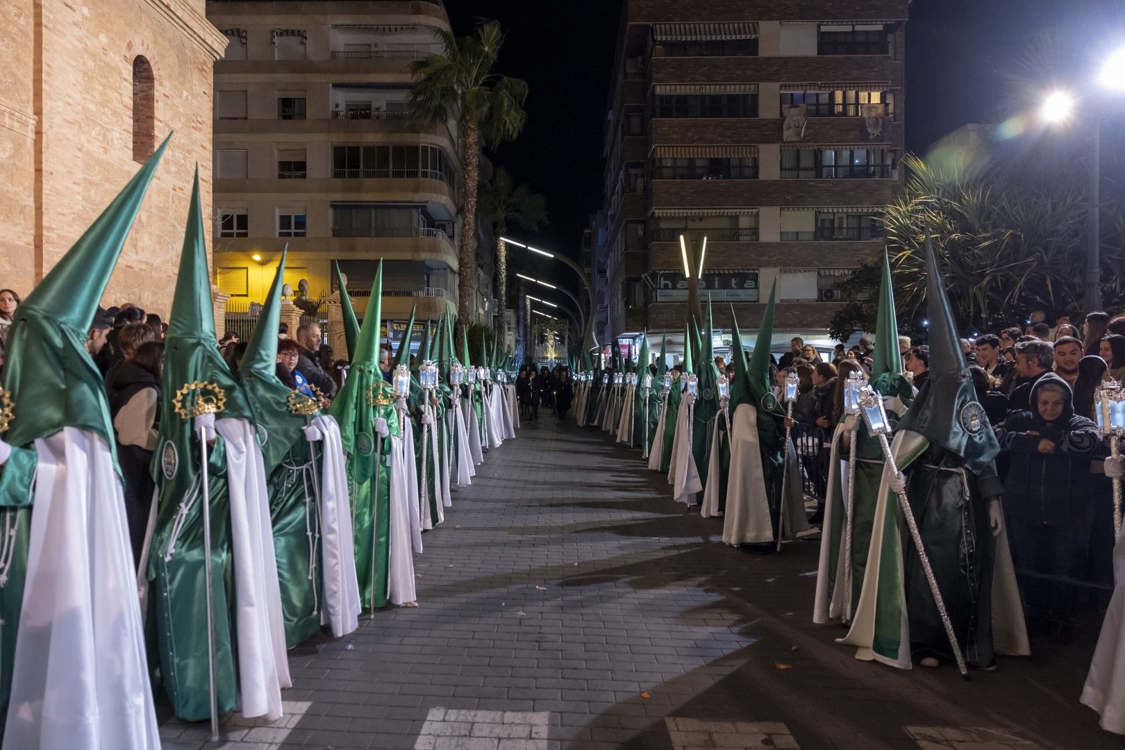 Encuentro de la Vía Dolorosa en Torrevieja del Miércoles Santo con la presencia del obispo José Ignacio Munilla