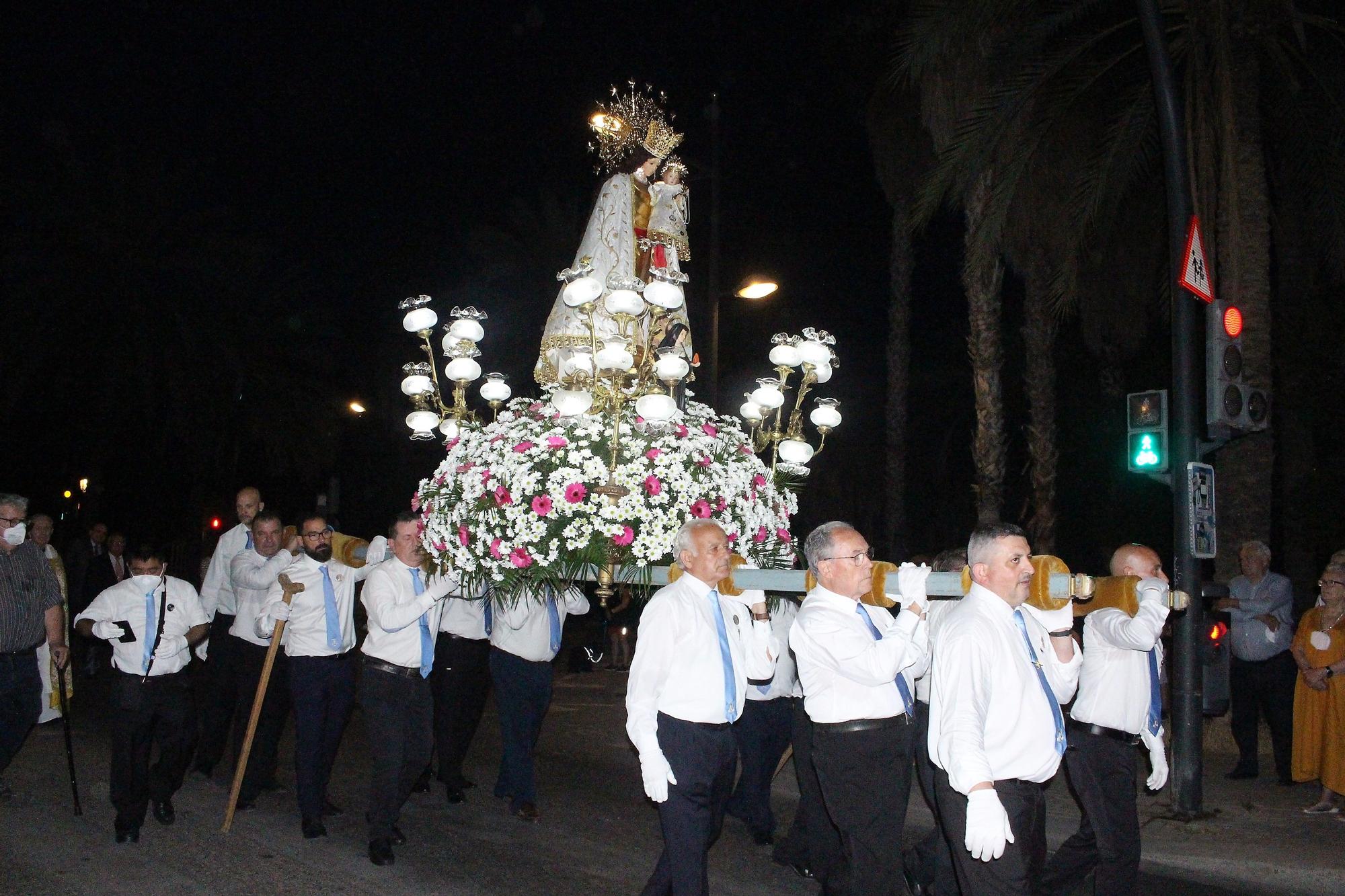 Carmen, Nerea, las cortes y las fallas de Zaidía acompañan al Cristo de la Fe