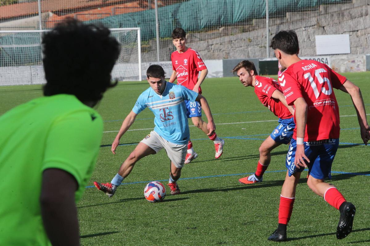 Un partido anterior en casa del Club Deportivo Moaña.