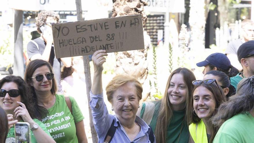 María Isabel Santana, maestra jubilada: "Yo estuve en la huelga del 88 y conseguimos mucho, adelante"