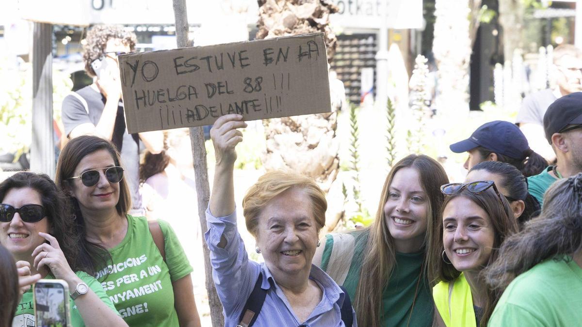 La protesta de profesores de este jueves en Alicante frente a la Casa de las Brujas