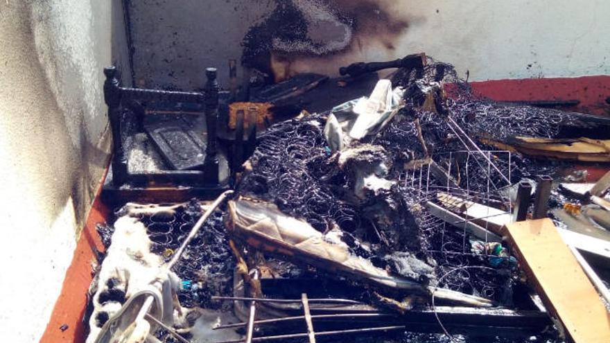 La azotea de un edificio de Arrecife en la que produjo ayer un incendio.