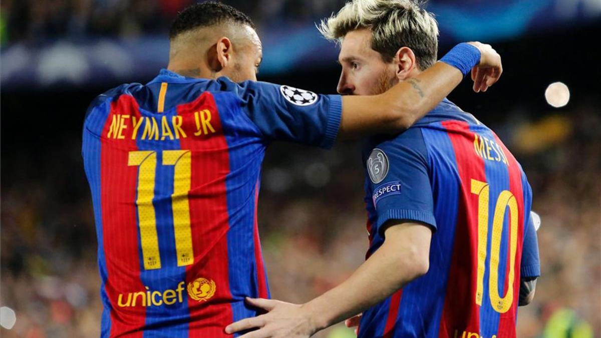 Messi y Neymar celebran un gol con el Barça en la temporada 2016/17