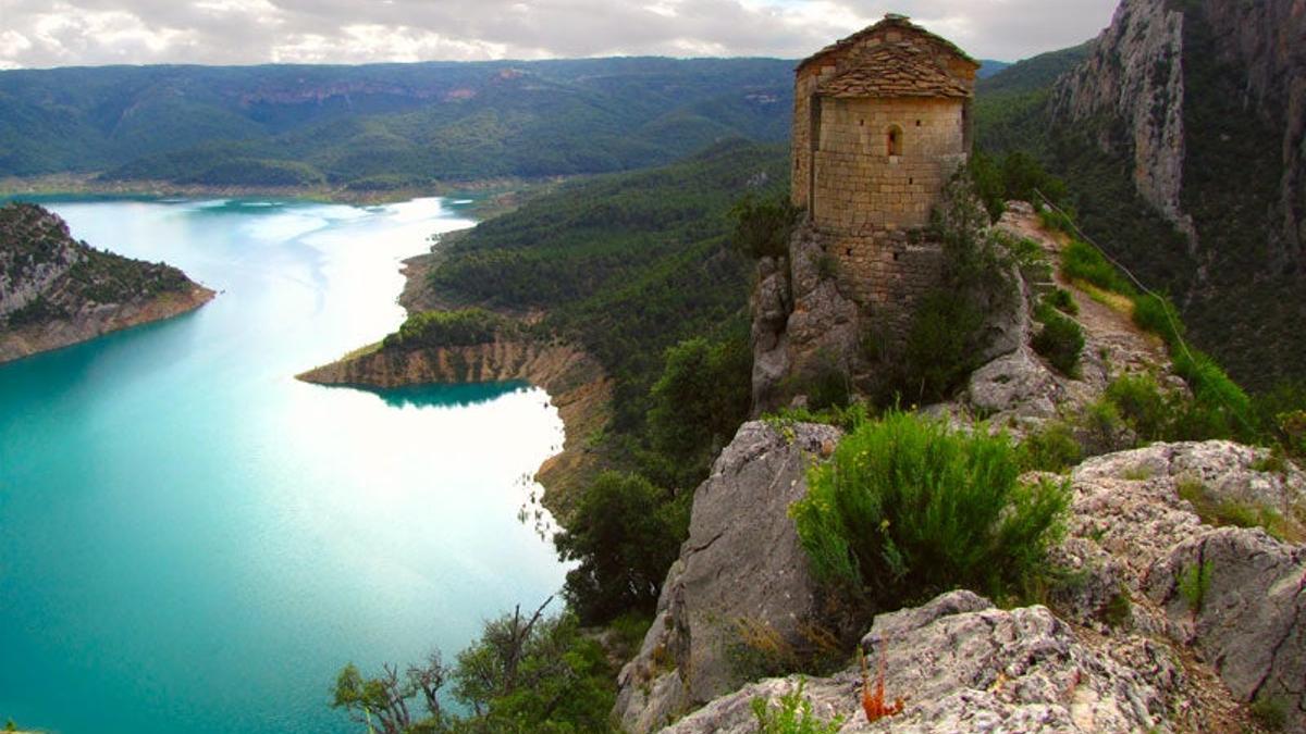 Cinco lugares asombrosos de Cataluña en los que casi tocarás el cielo