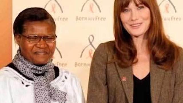 Esther Tallah y Carla Bruni.