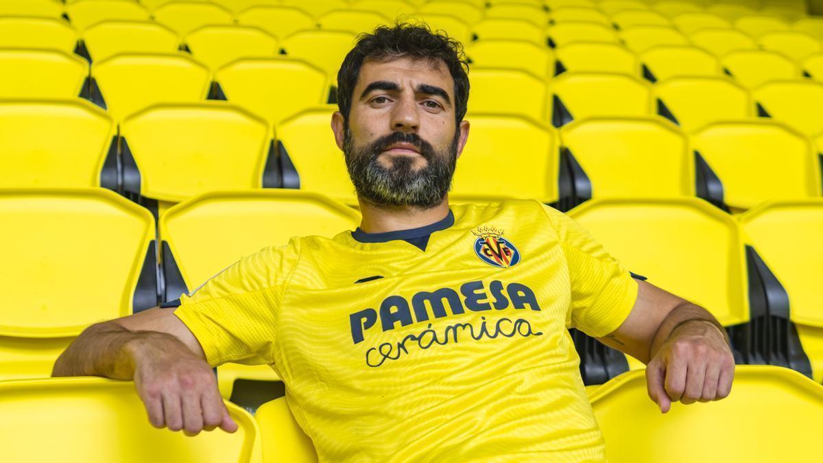 El Villarreal presenta su nueva camiseta con Joma