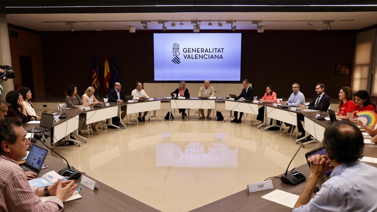 Mesa de negociación de este jueves en la Conselleria