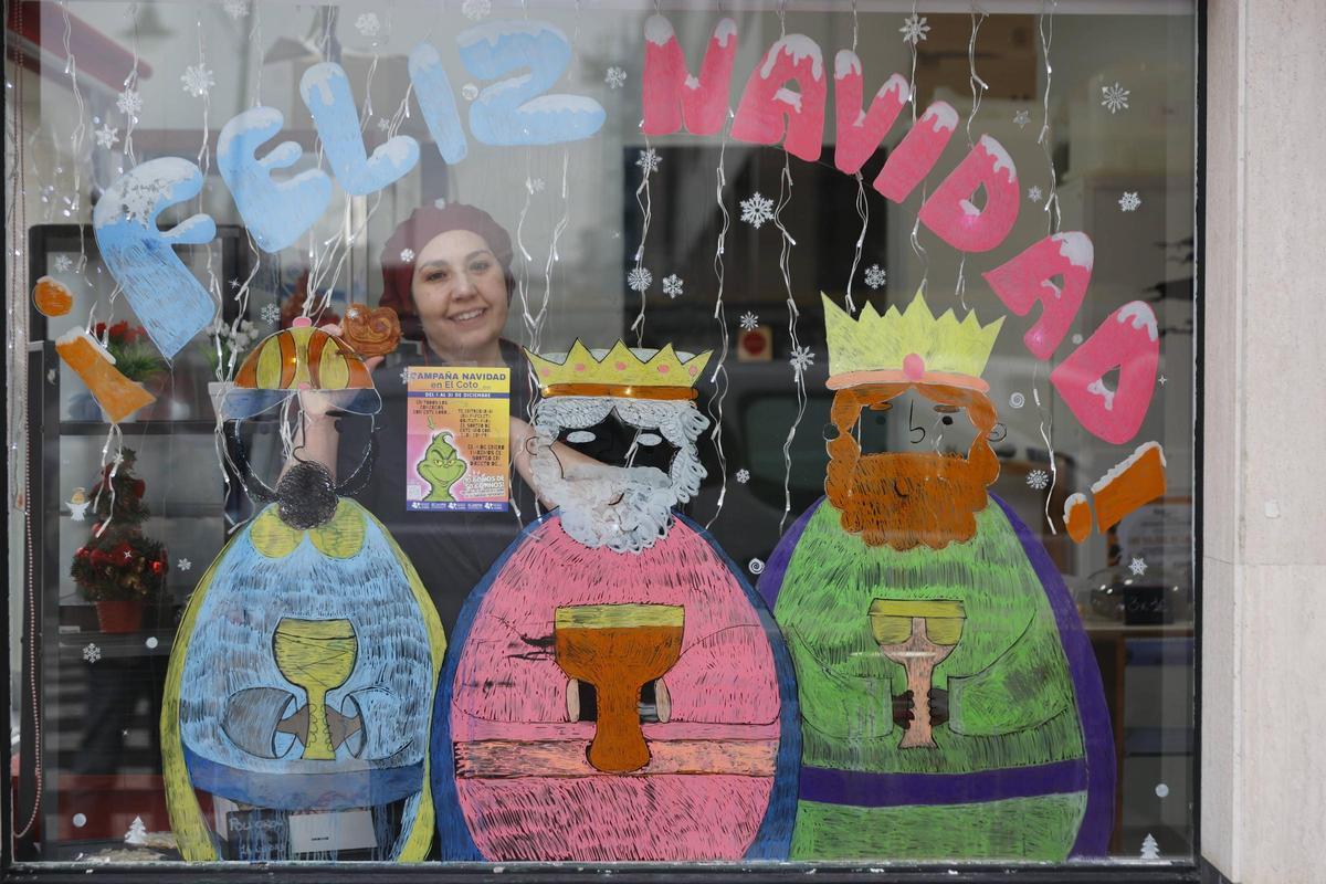 Comprar en las tiendas del barrio tiene premio esta Navidad en Gijón (en imágenes) Comprar en las tiendas del barrio tiene premio esta Navidad en Gijón (en imágenes)