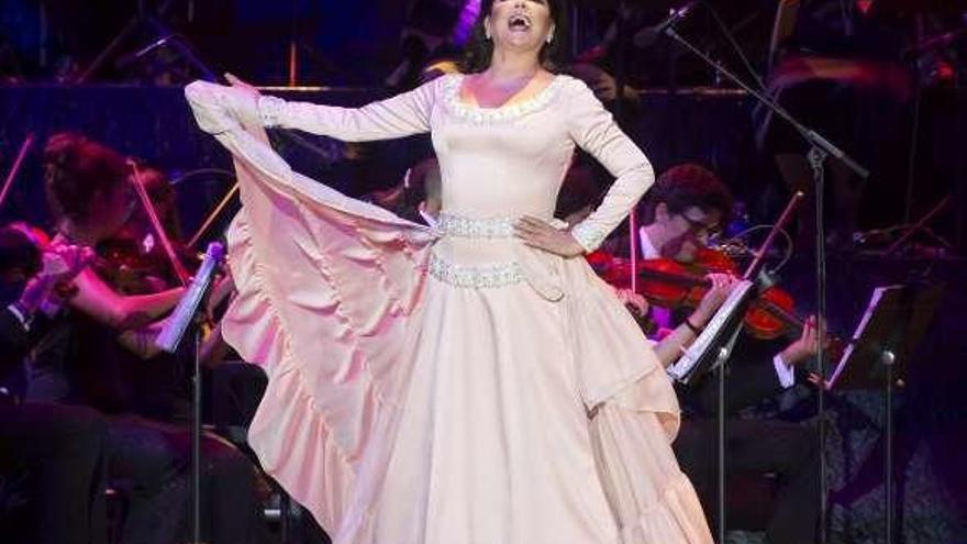 Isabel Pantoja durante un concierto.