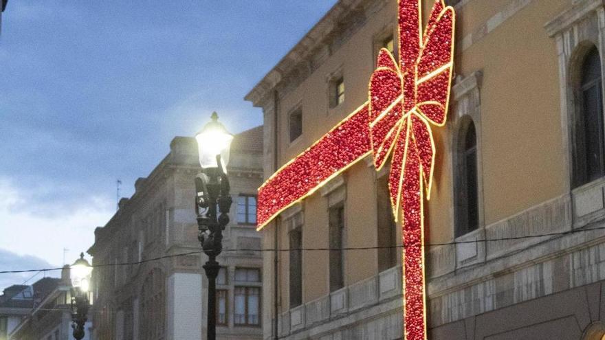 Así será el gran lazo rojo que iluminará la plaza del Parchís de Gijón esta Navidad