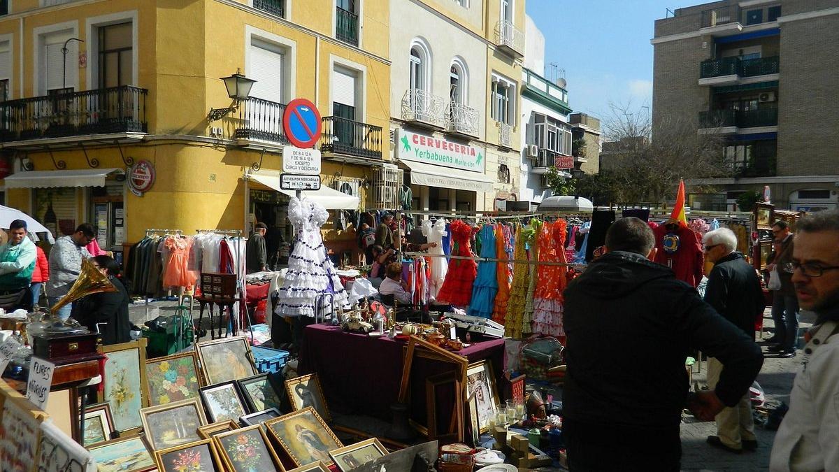 Mercadillo del Jueves para la calle Feria.